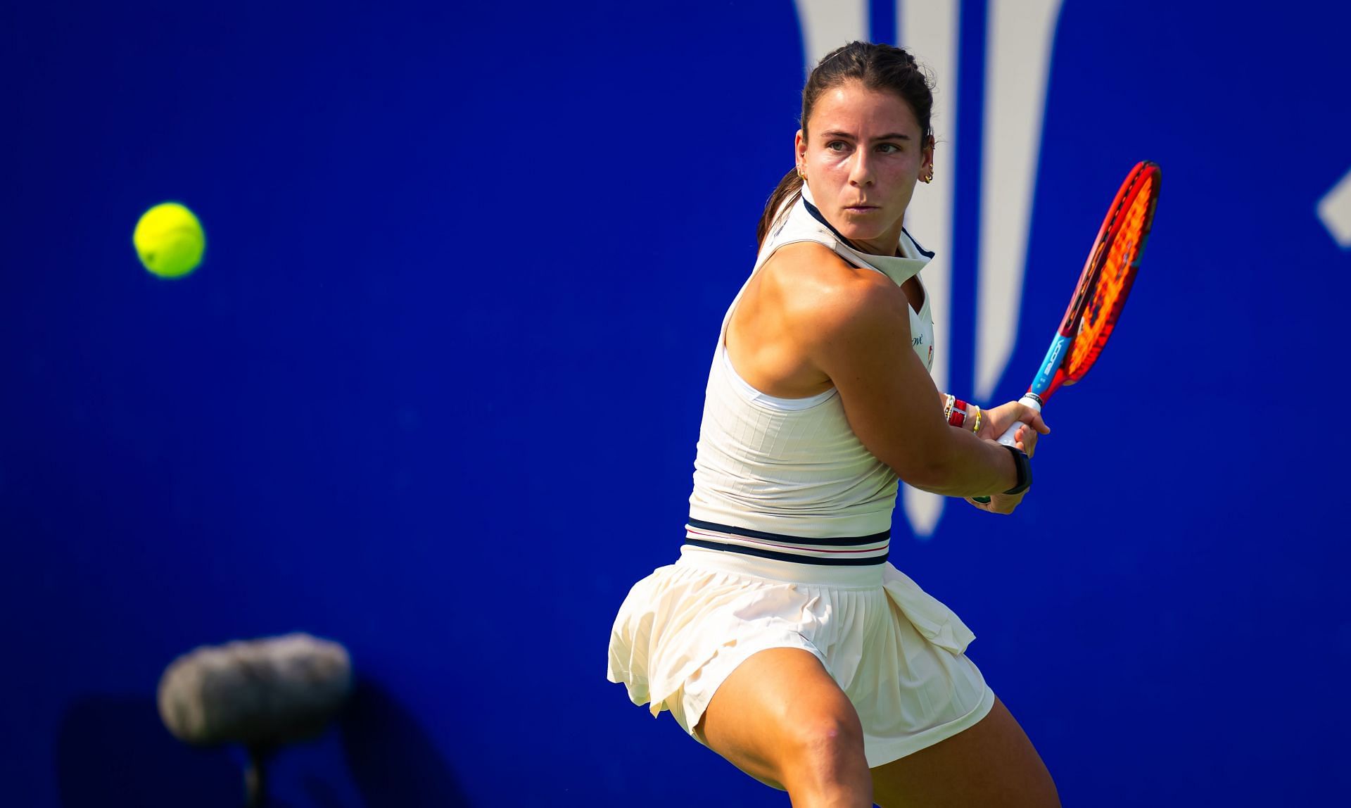 Emma Navarro in action at the 2024 Wuhan Open (Picture: Getty)