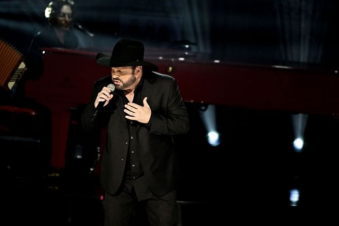 Garth Brooks filed legal complaint claiming extortion and defamation against makeup artist weeks before she sued him for assault