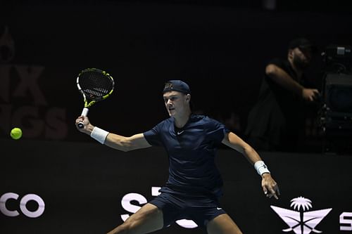 Rune plays a forehand slice in the Six Kings Slam 2024 - Source: Getty