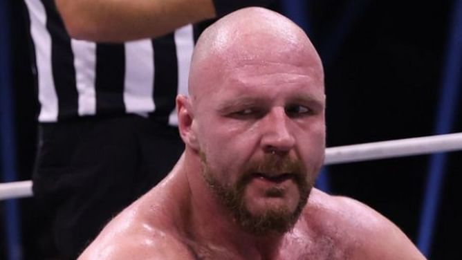 Former WWE star shares an interesting backstage photo with Jon Moxley just a day before AEW Dynamite