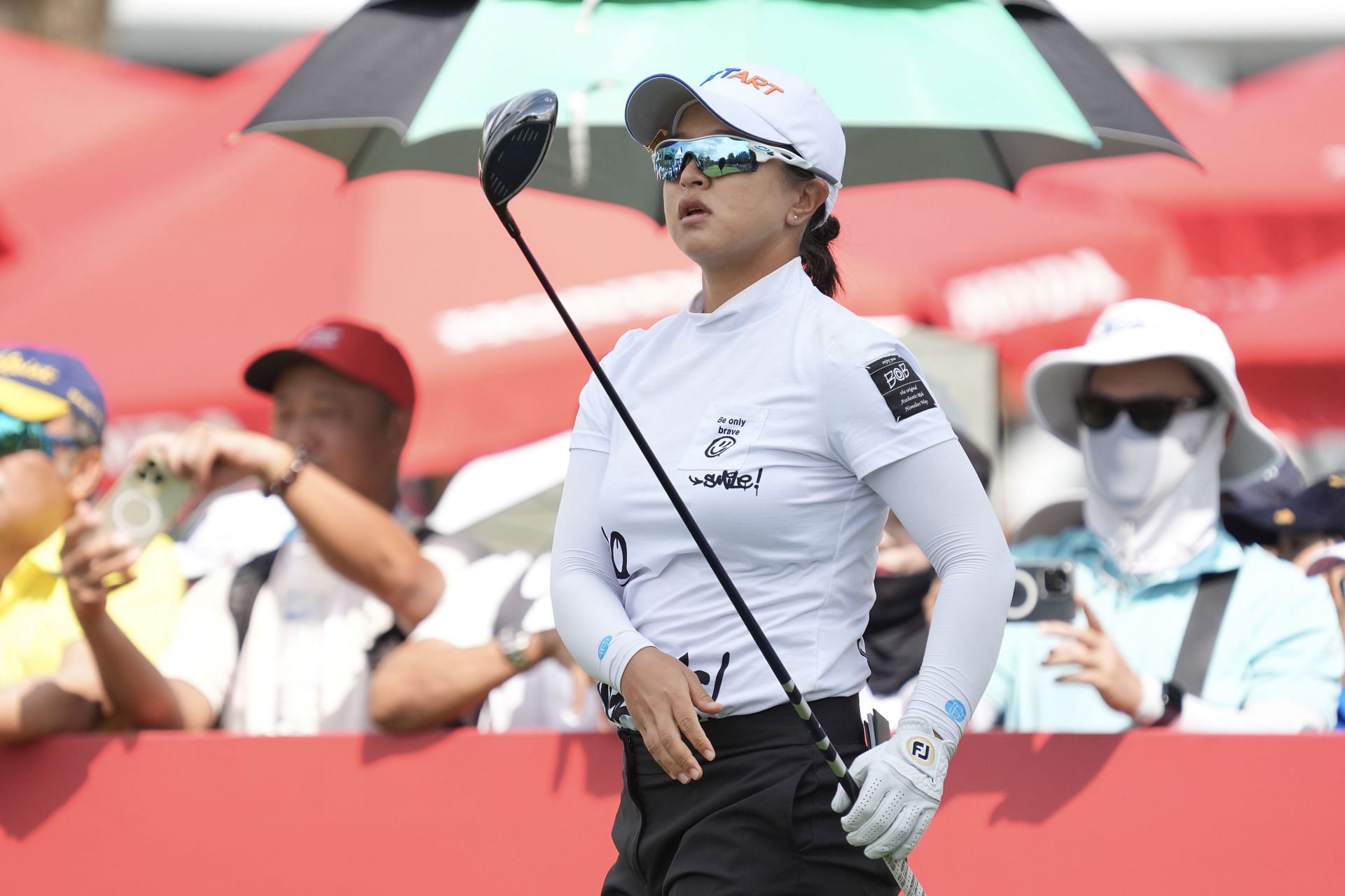 Who is leading the 2024 Buick LPGA Shanghai after day 2? Leaderboard