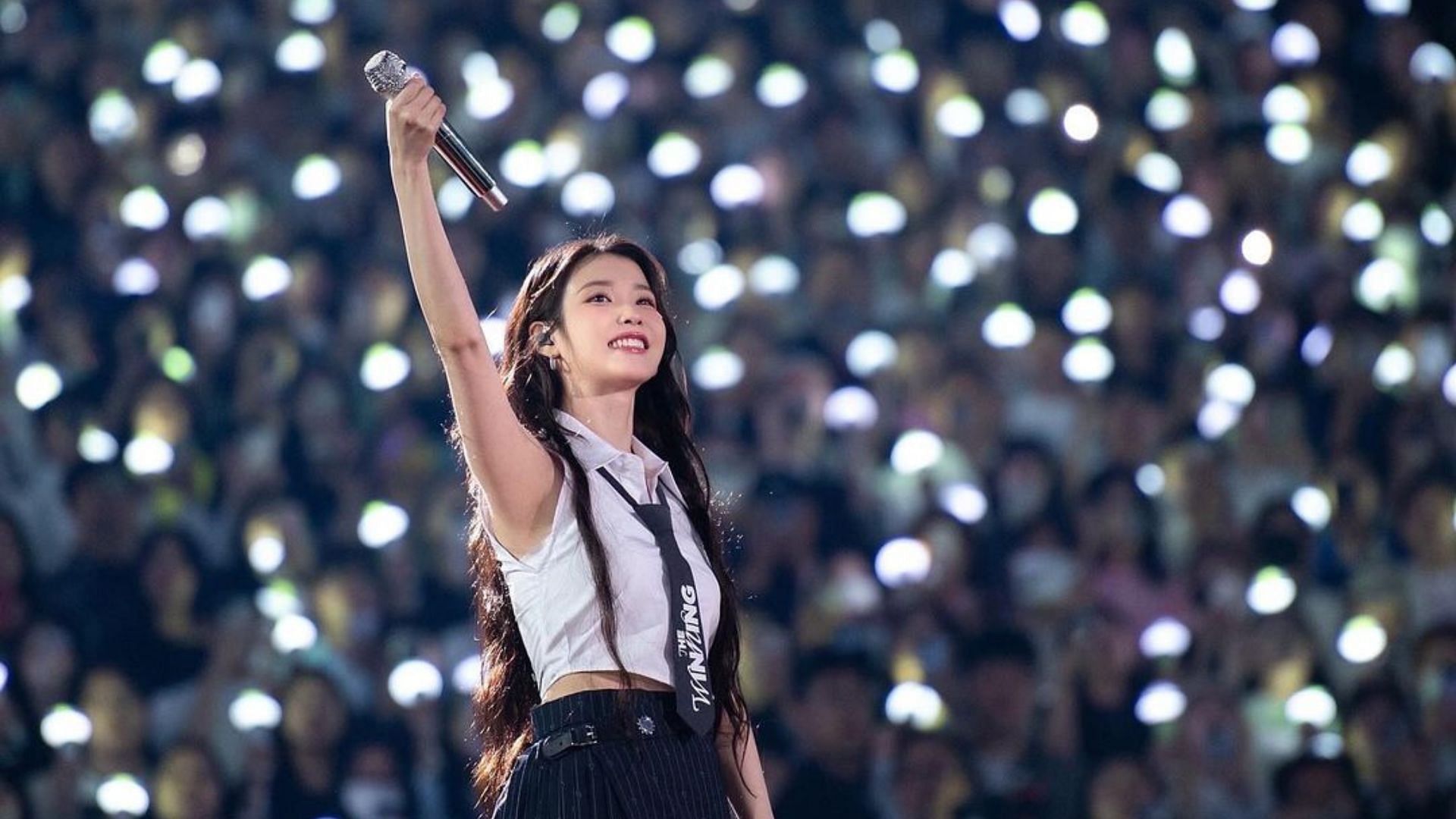 7 most striking fashion appearances by IU (Image via Instagram/@dlwlrma)