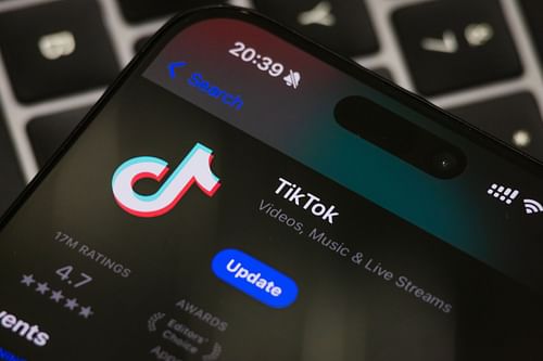 The mom of two got popular on TikTok (Image via Cheng Xin/Getty Images)