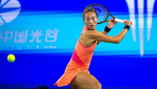 Zheng Qinwen in action at the Wuhan Open (Image Source: Getty)