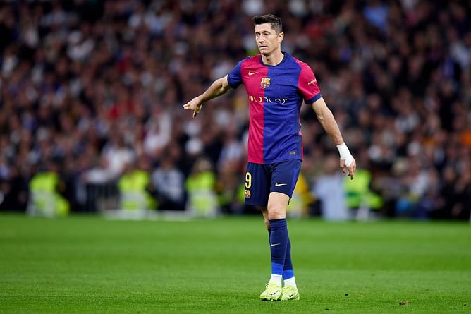 Breaking: Robert Lewandowski scores twice in space of two minutes to give Barcelona 2-0 lead over Real Madrid in El Clasico