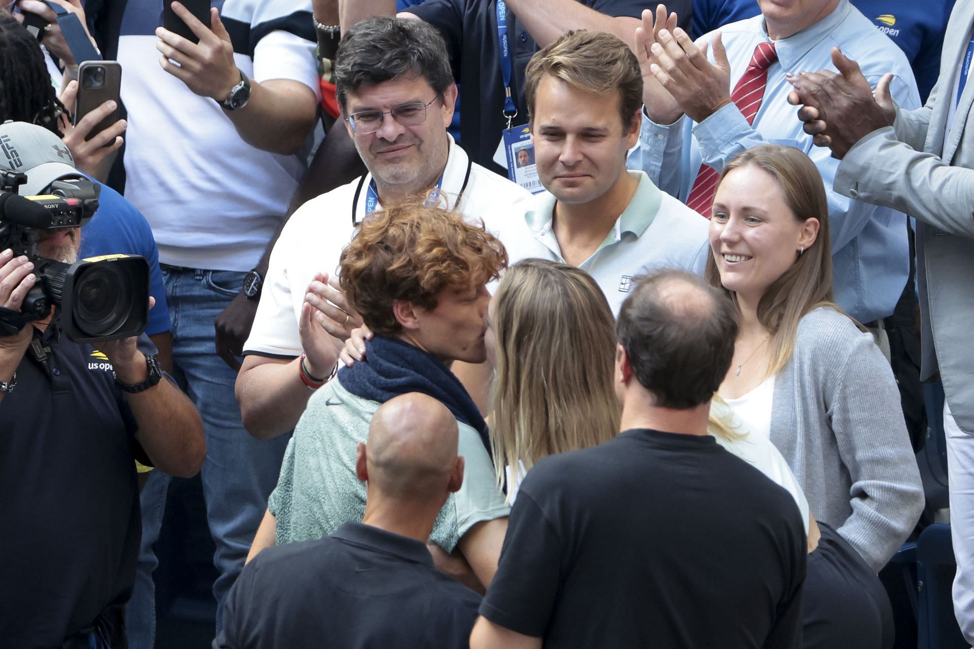 Jannik Sinner and Anna Kalinskaya share a kiss after his 2024 US Open triumph - Image Source: Getty