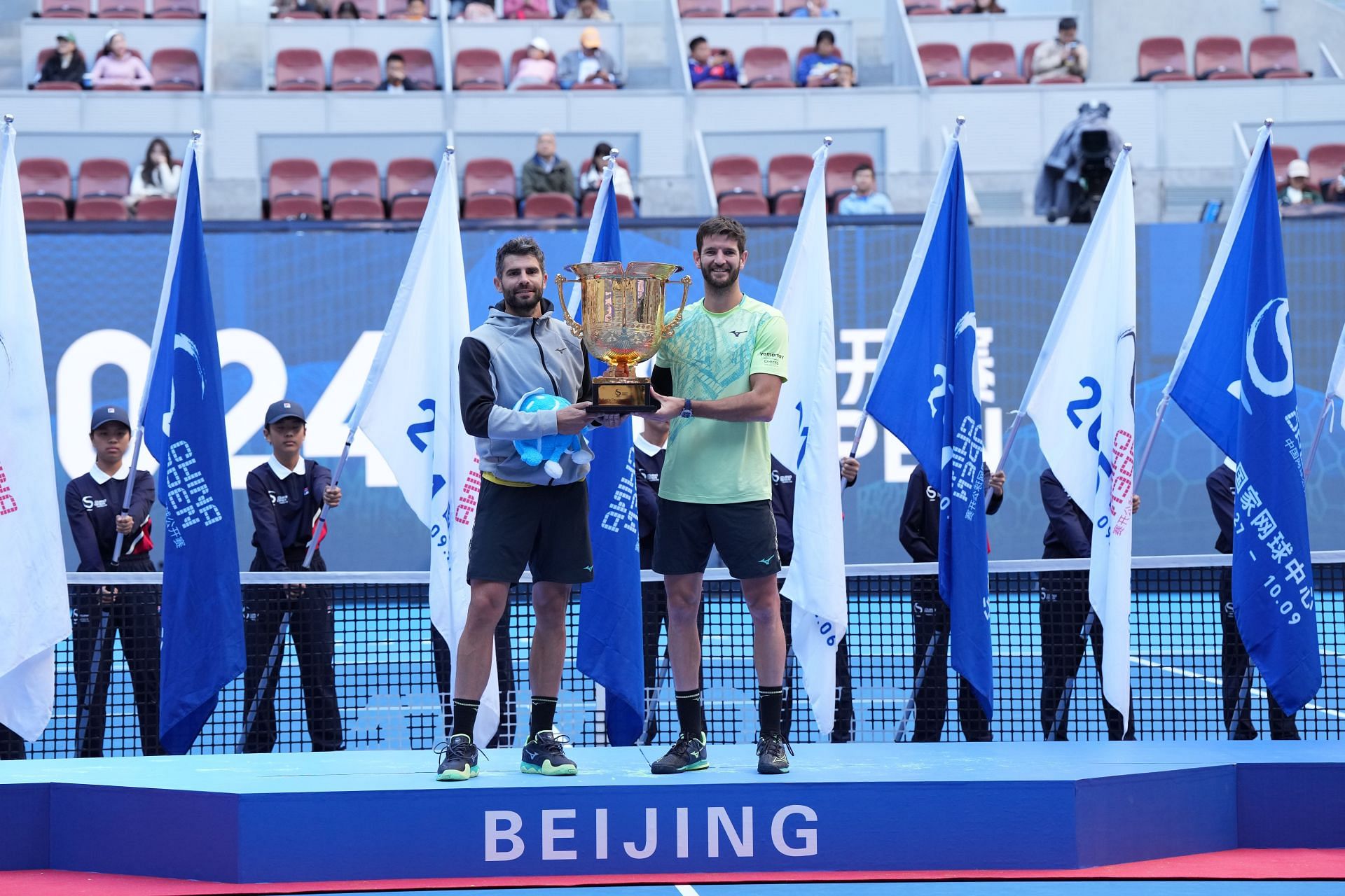 Simone Bolelli and Andrea Vavassori with the men&#039;s doubles trophy in Beijing (Image Source: Getty)