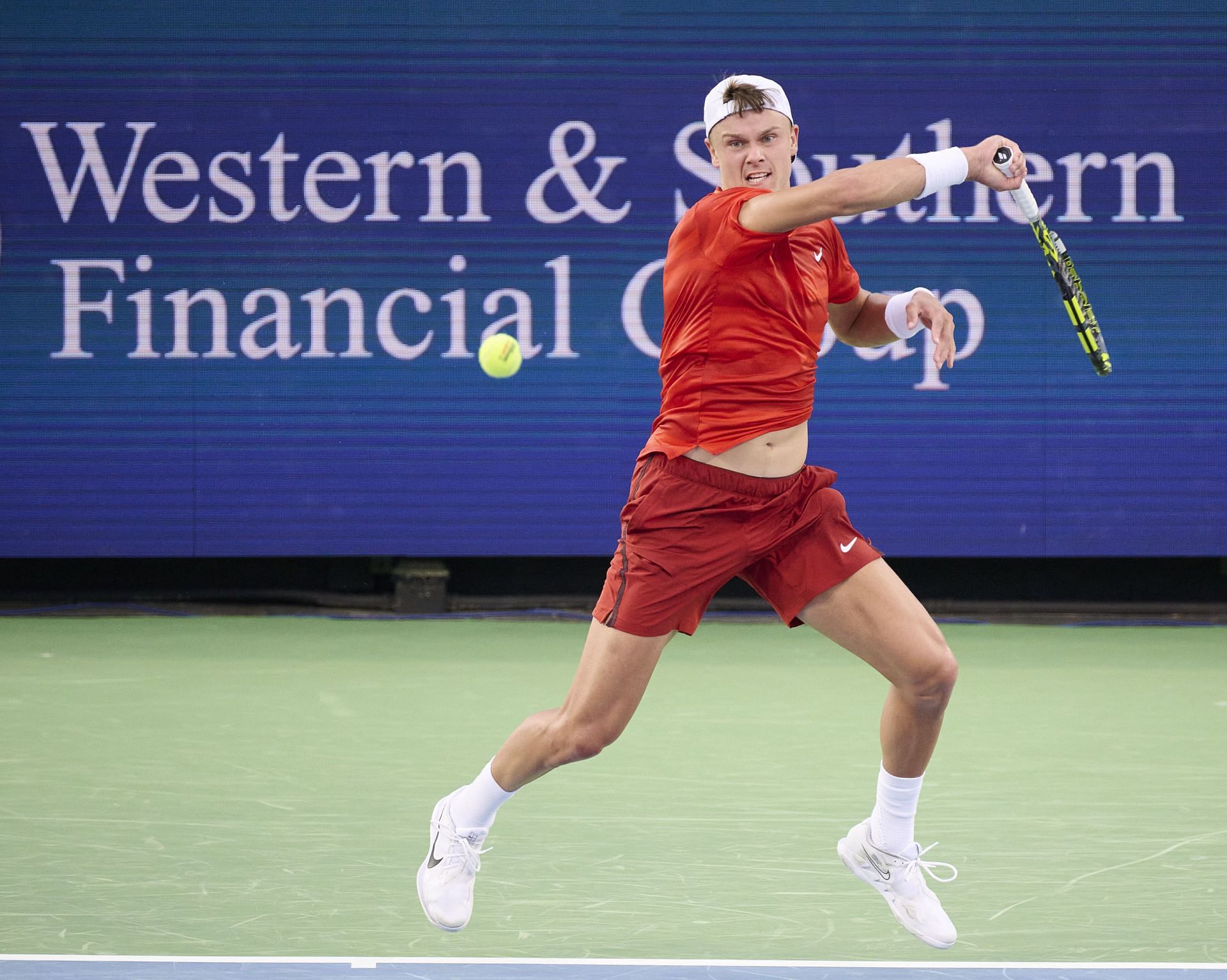 Rune unleashes a forehand in the Cincinnati Open (Source: Getty)