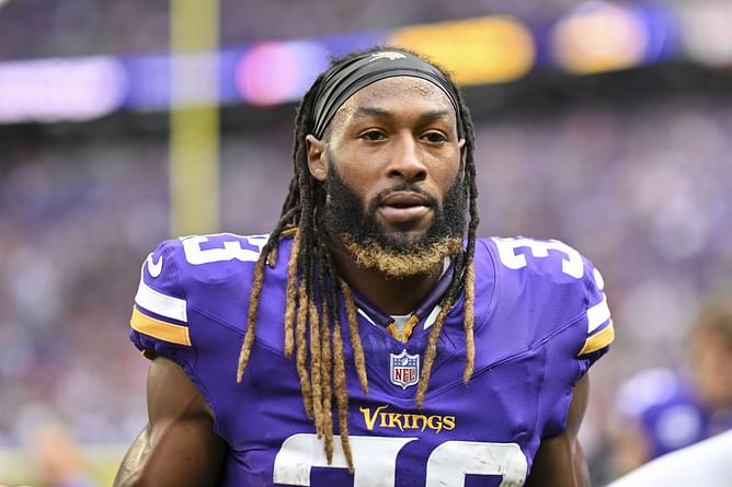 What happened to Aaron Jones? Vikings RB limping during London clash vs Jets