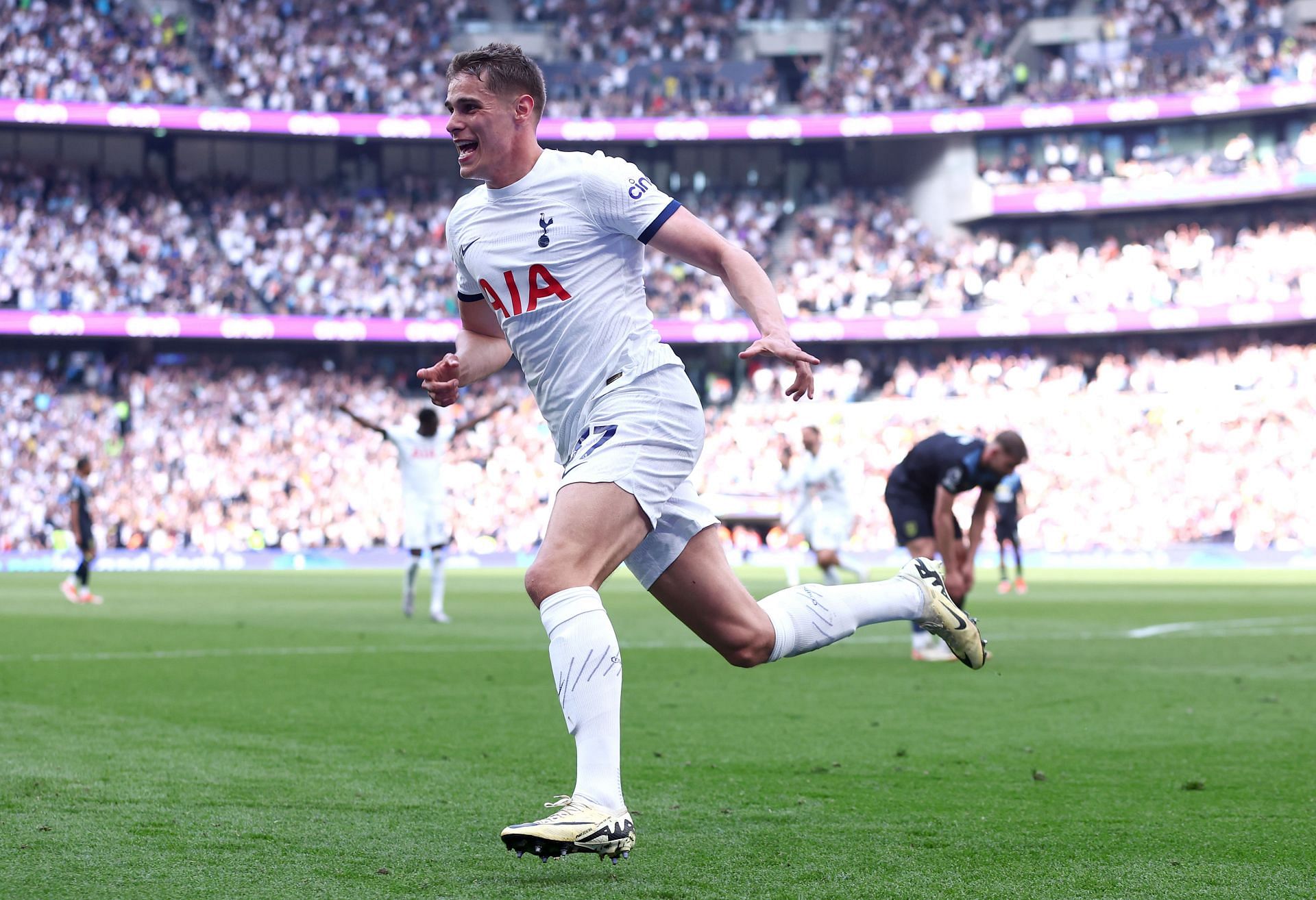 Tottenham Hotspur v Burnley FC - Premier League - Source: Getty