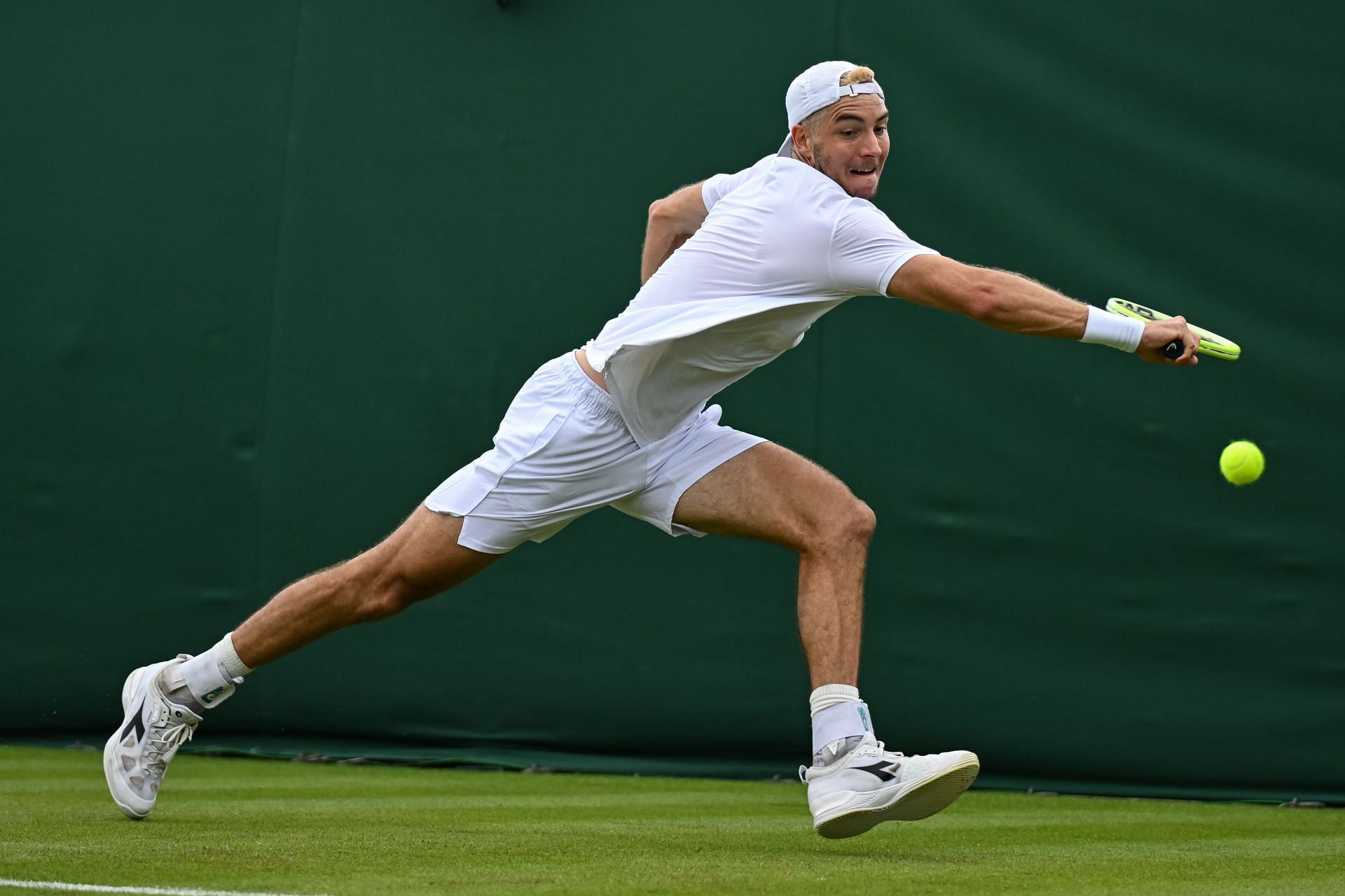 Jan-Lennard Struff in action at the 2024 Wimbledon Championships (Picture: Getty)