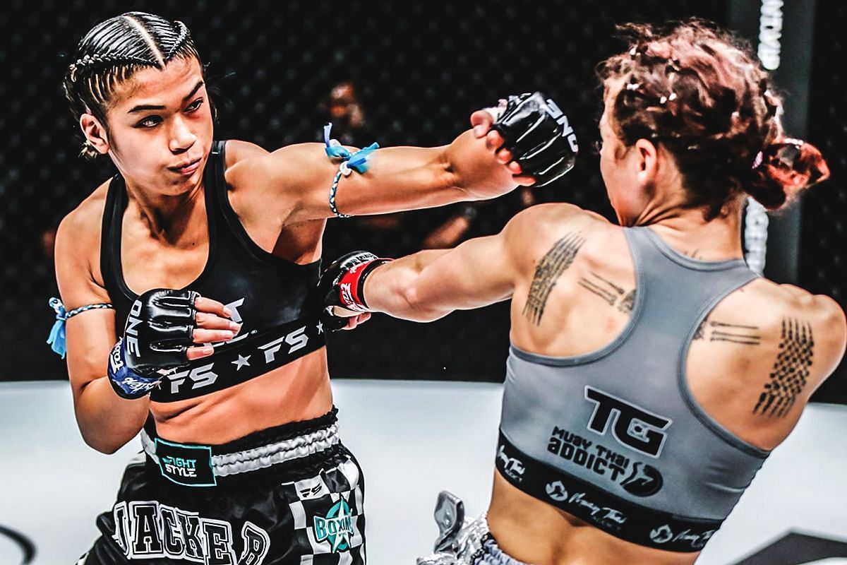 Jackie Buntan fighting Amber Kitchen in December 2022. [Photo via: ONE Championship]