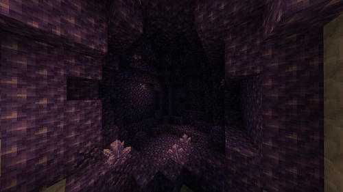 Amethyst geodes in Minecraft can be used to mine amethyst. (Image via Mojang Studios)