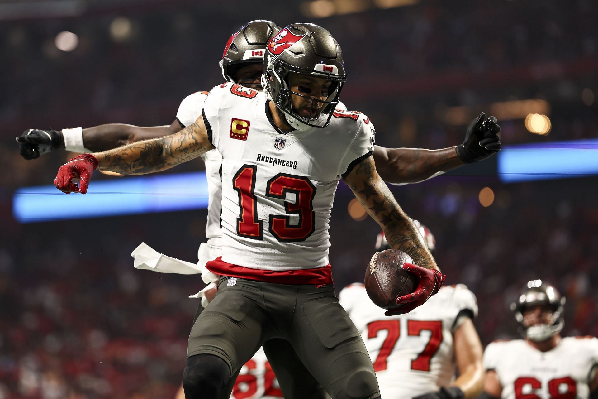 Mike Evans Buccaneers fans go crazy as Mike Evans scores 100th career