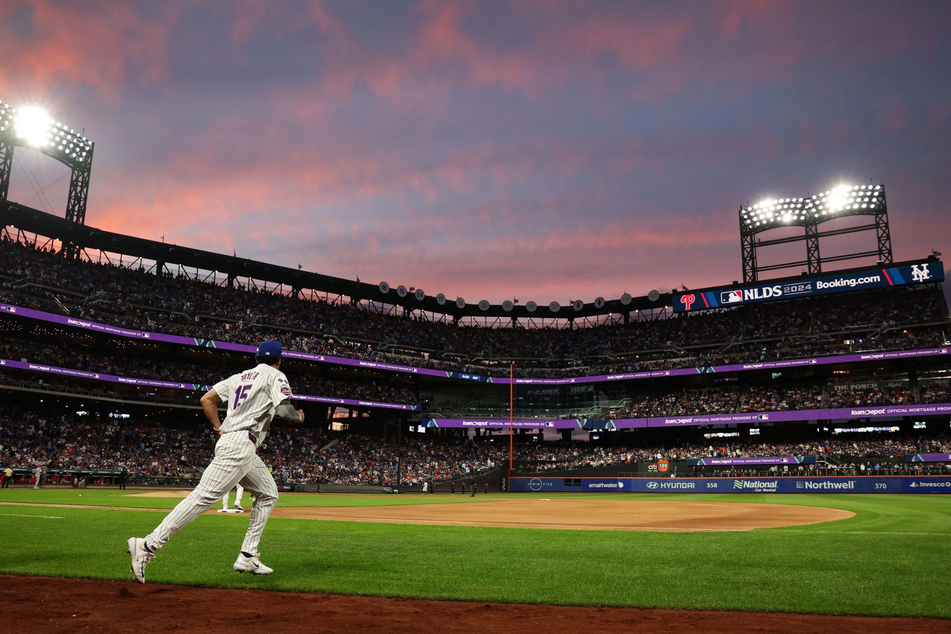 Which MLB stadiums are closest together?