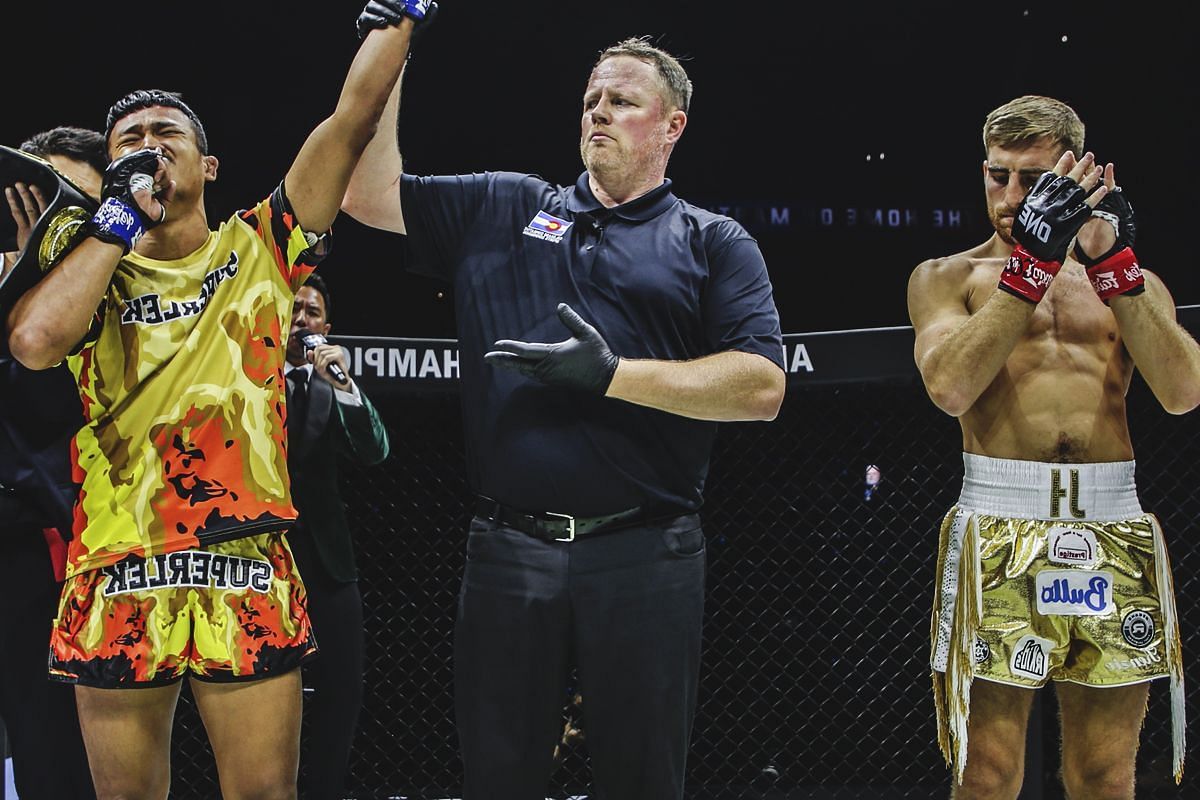 Superlek (L) gets the win against Jonathan Haggerty (R) | Photo credit: ONE Championship