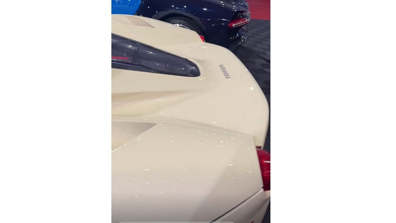 Paige Spiranac showed off some snazzy Ferraris (Instagram/_paige.renee)