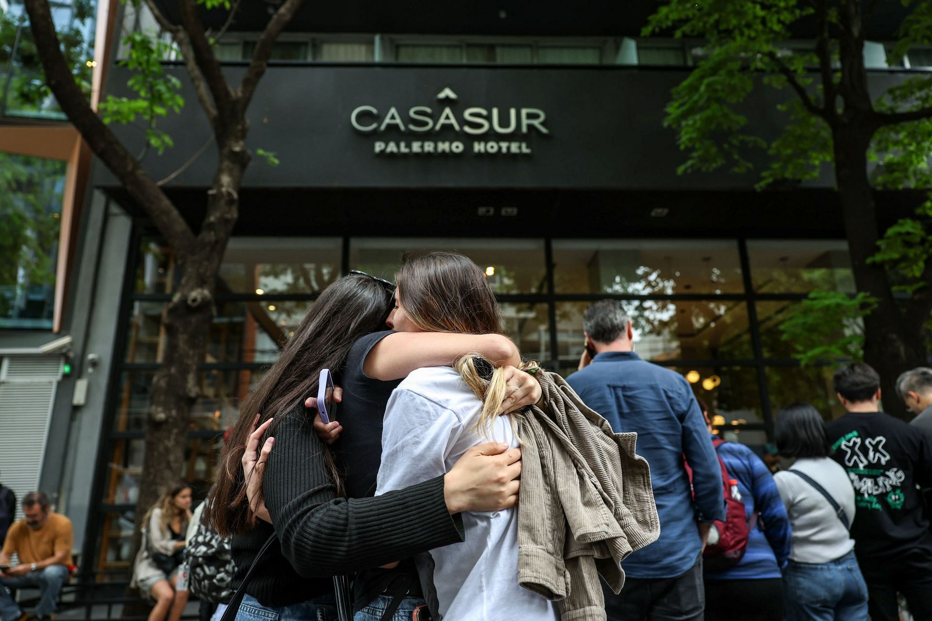 Fans mourn in front of the hotel where singer Liam Payne died at the age of 31 (Image via Getty/Cristina Sille)