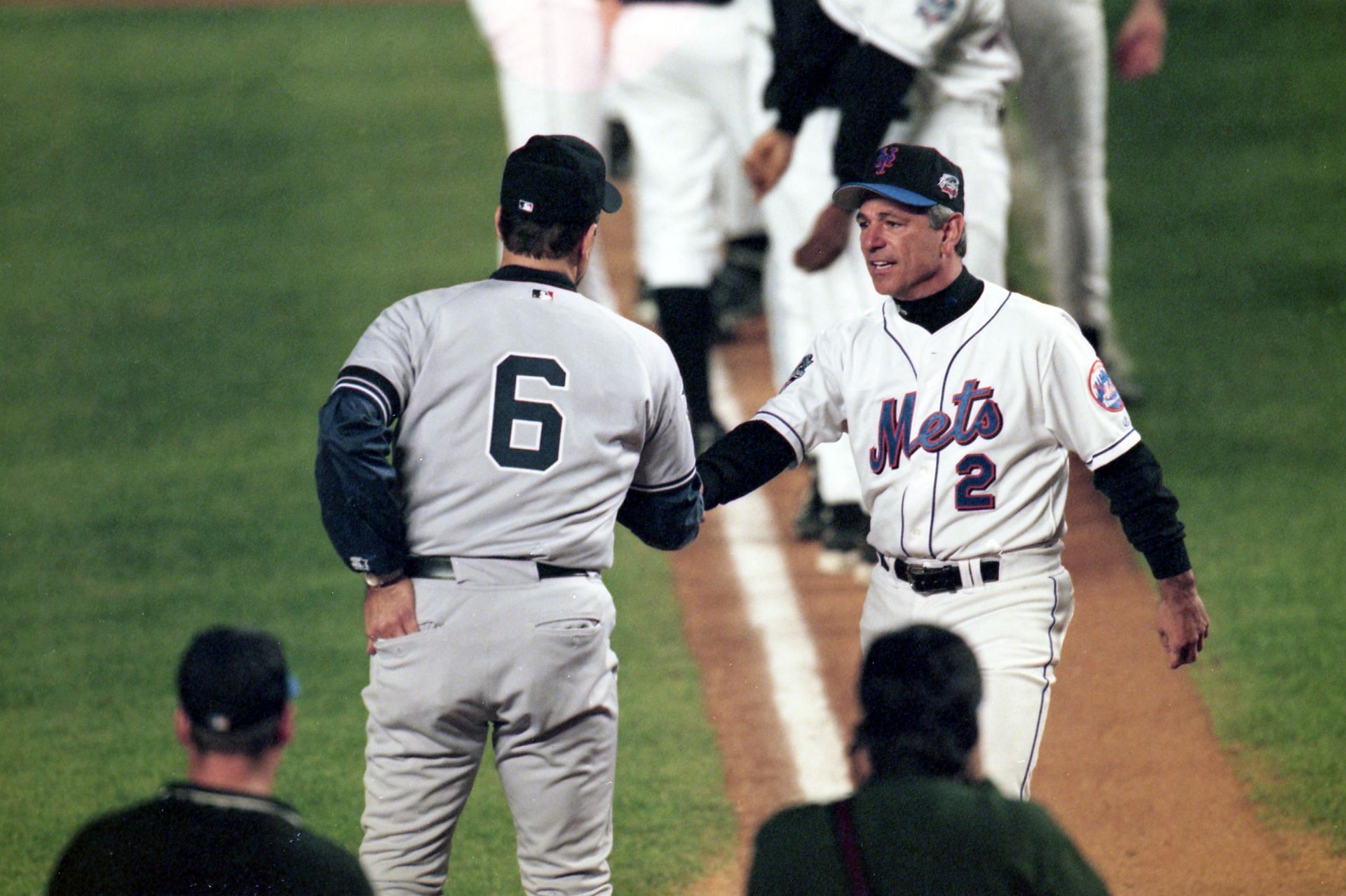 Yankees manager Joe Torre and Mets manager Bobby Valentine shake hands in game 5 of the 2000 World Series - Source: Getty