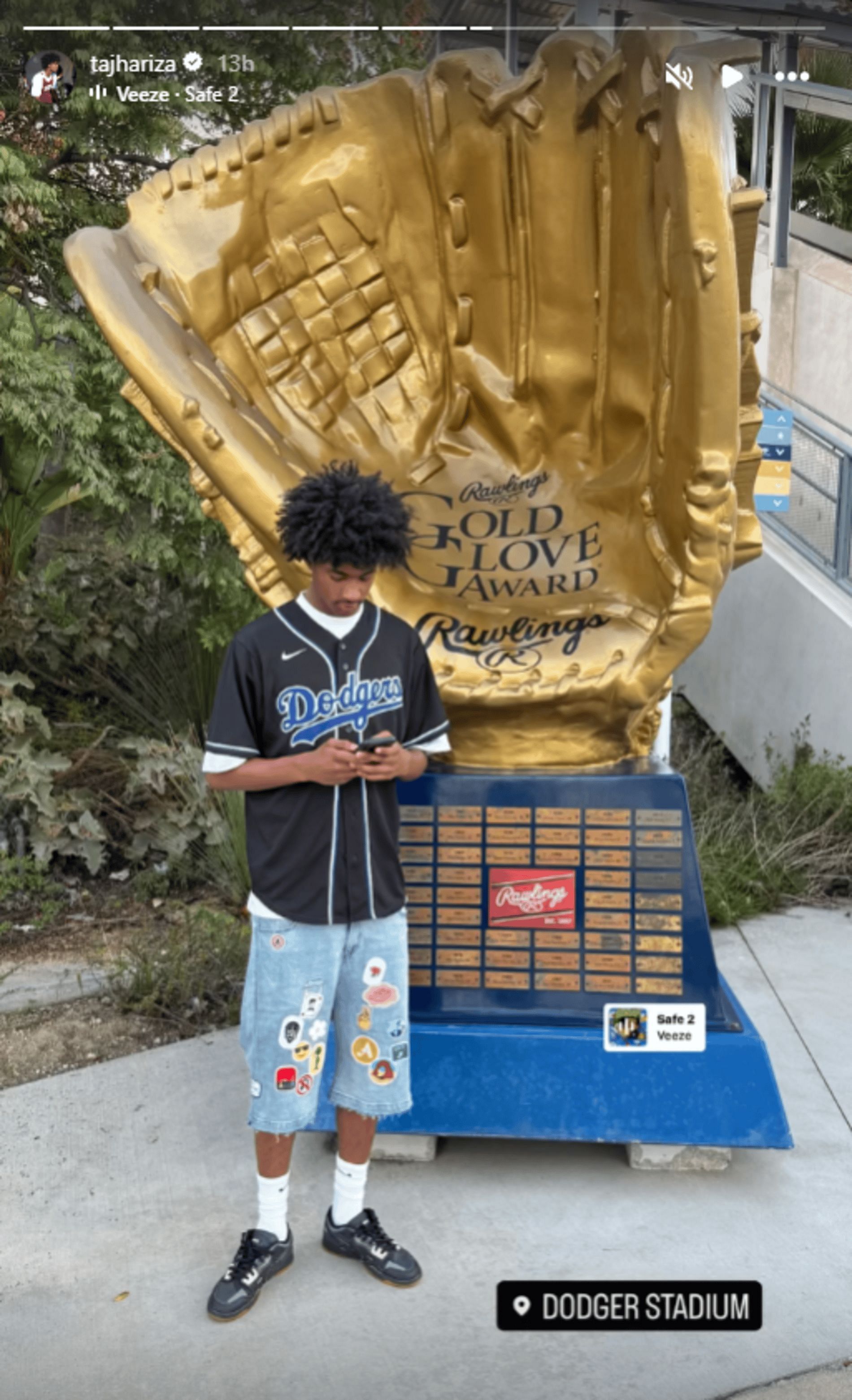 Tajh Ariza shows his Dodgers fandom outside of Dodgers Stadium (Image via Instagram/Tajh Ariza)