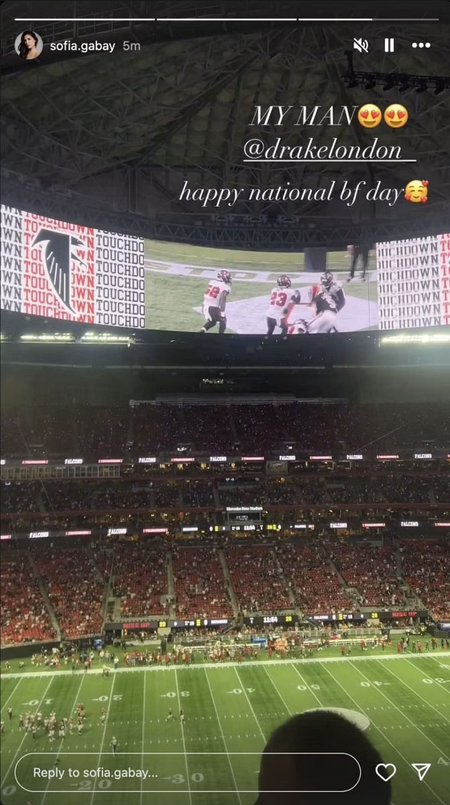 Sofia Gabay reacts to London's touchdown vs. the Buccaneers (Image via @sofia.gabay)