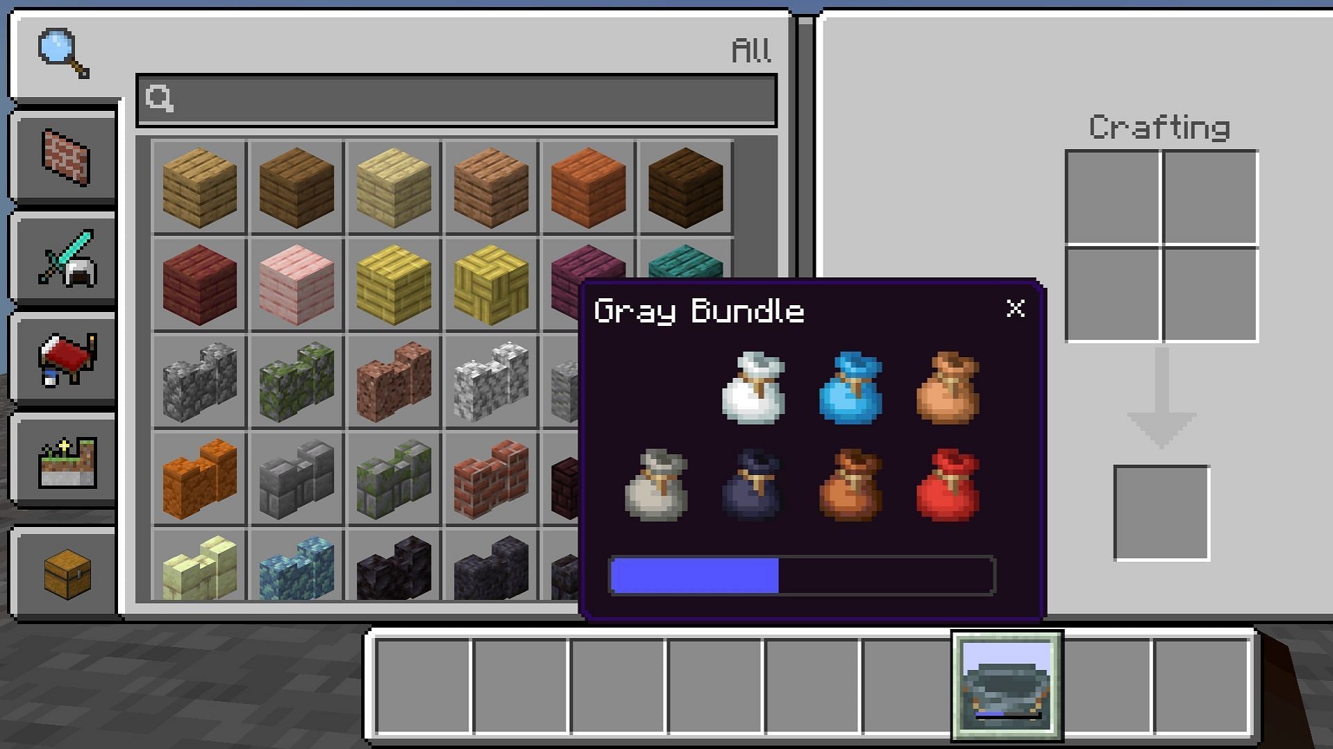 Using bundles in-game (Image via Mojang Studios)