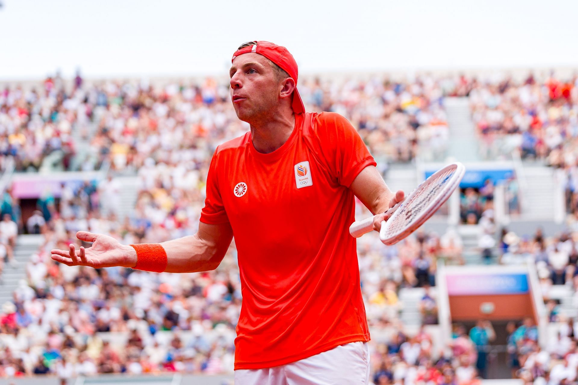 Griekspoor argues with the umpire in the Olympic Games Paris (Image via Getty)