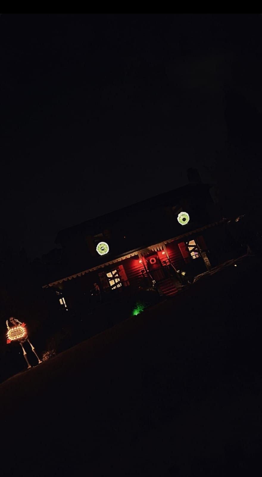 Gianna Tulio's Halloween decorations (via @giannatulio Instagram)