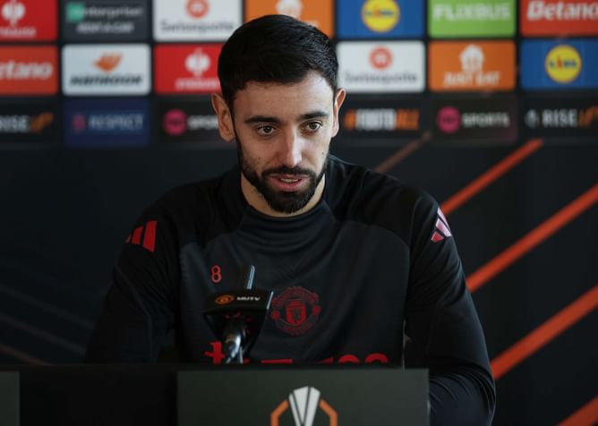 "He doesn’t behave like a captain" - Pundit slams Bruno Fernandes, label Manchester United skipper 'the flop of the season'