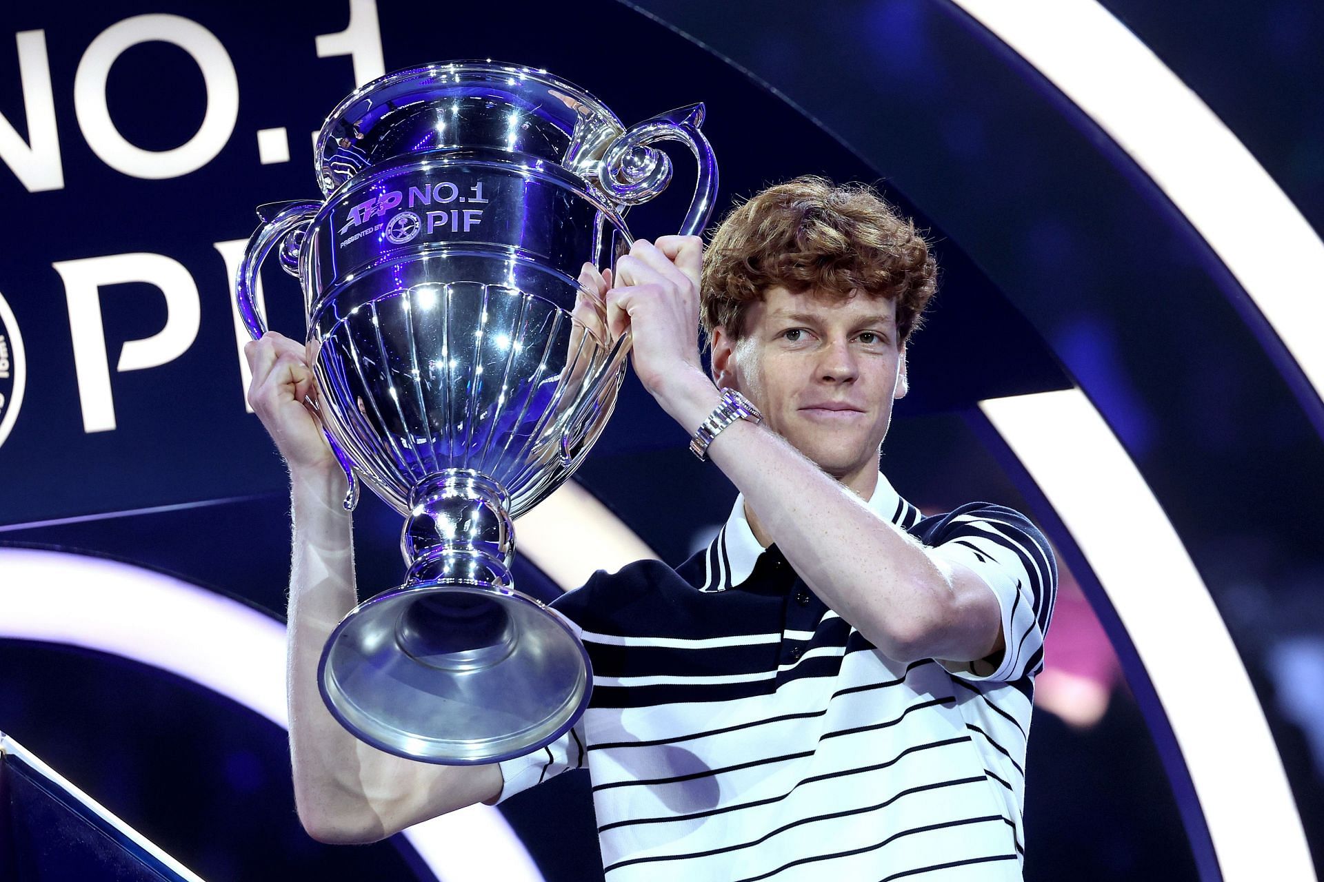 Jannik Sinner with the year-end World No. 1 trophy (Image: Getty)