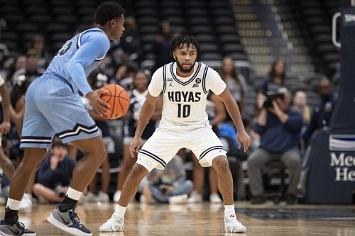 Jayden Epps preparing to defend his opponent's offense. (Image Credits: Charles Brock - Getty Images)