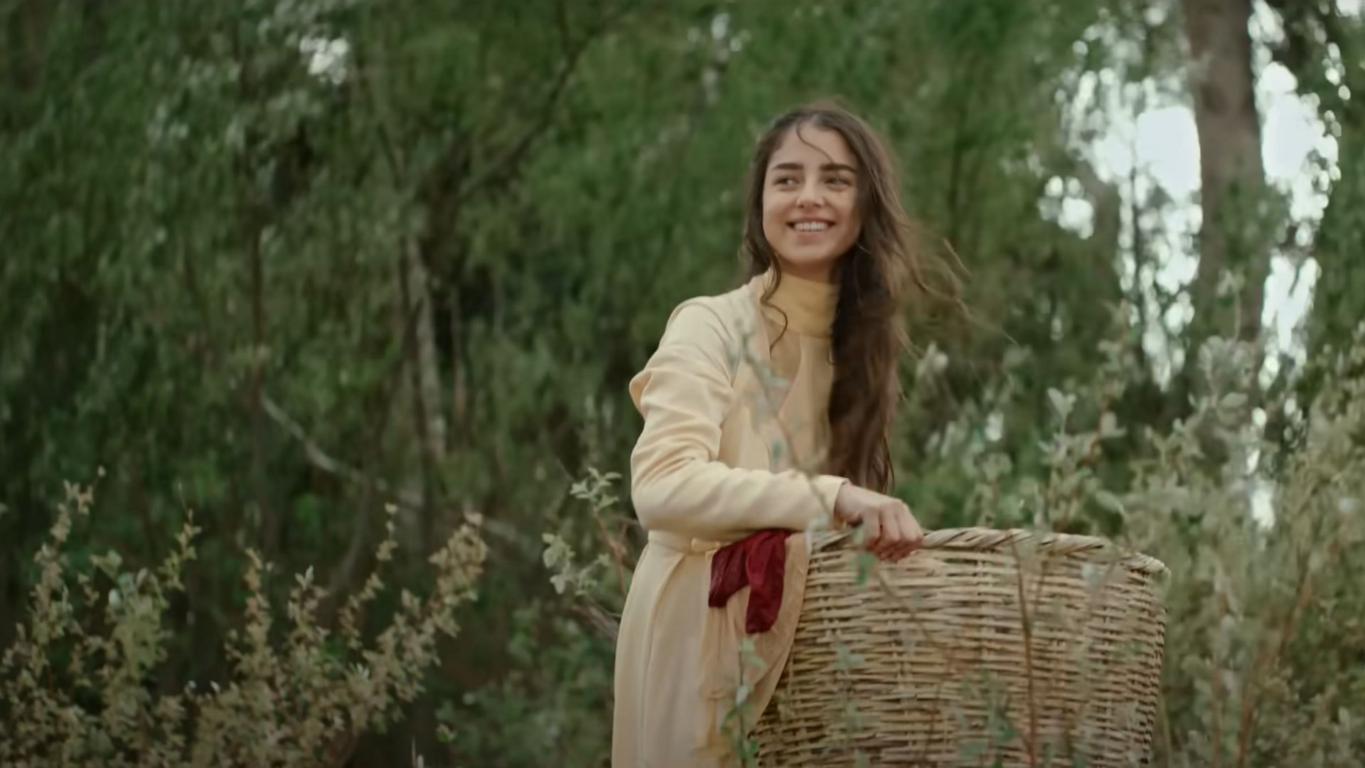 Noa Cohen plays Mary in the new Netflix movie (Image via YouTube/Netflix)