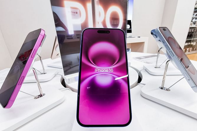10 Best smartphone deals on Best Buy for Black Friday 2024