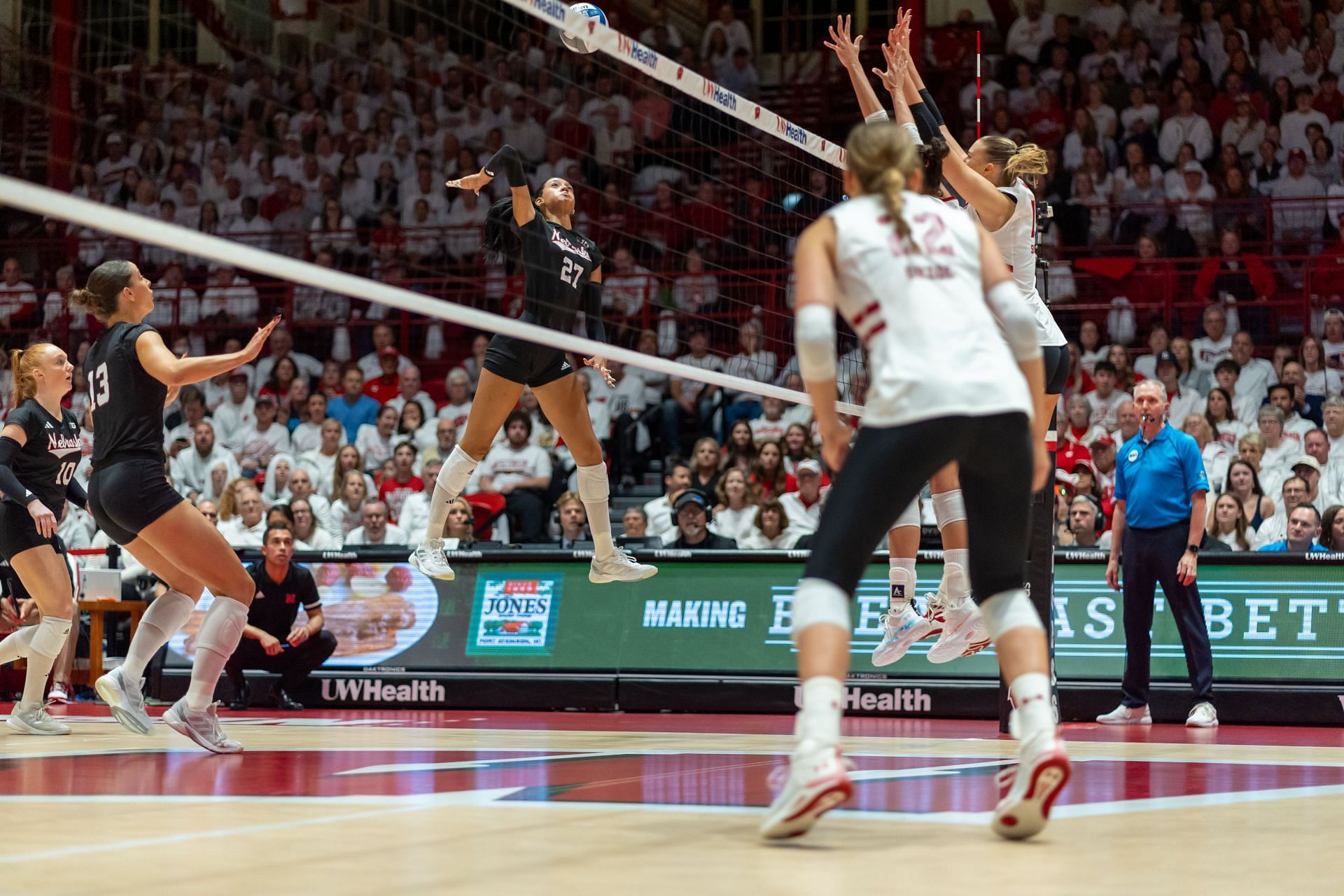 Cornhuskers going head-to-head against the Badgers at the recently held 2024 Big Ten Championships match (Image via: Getty Images)