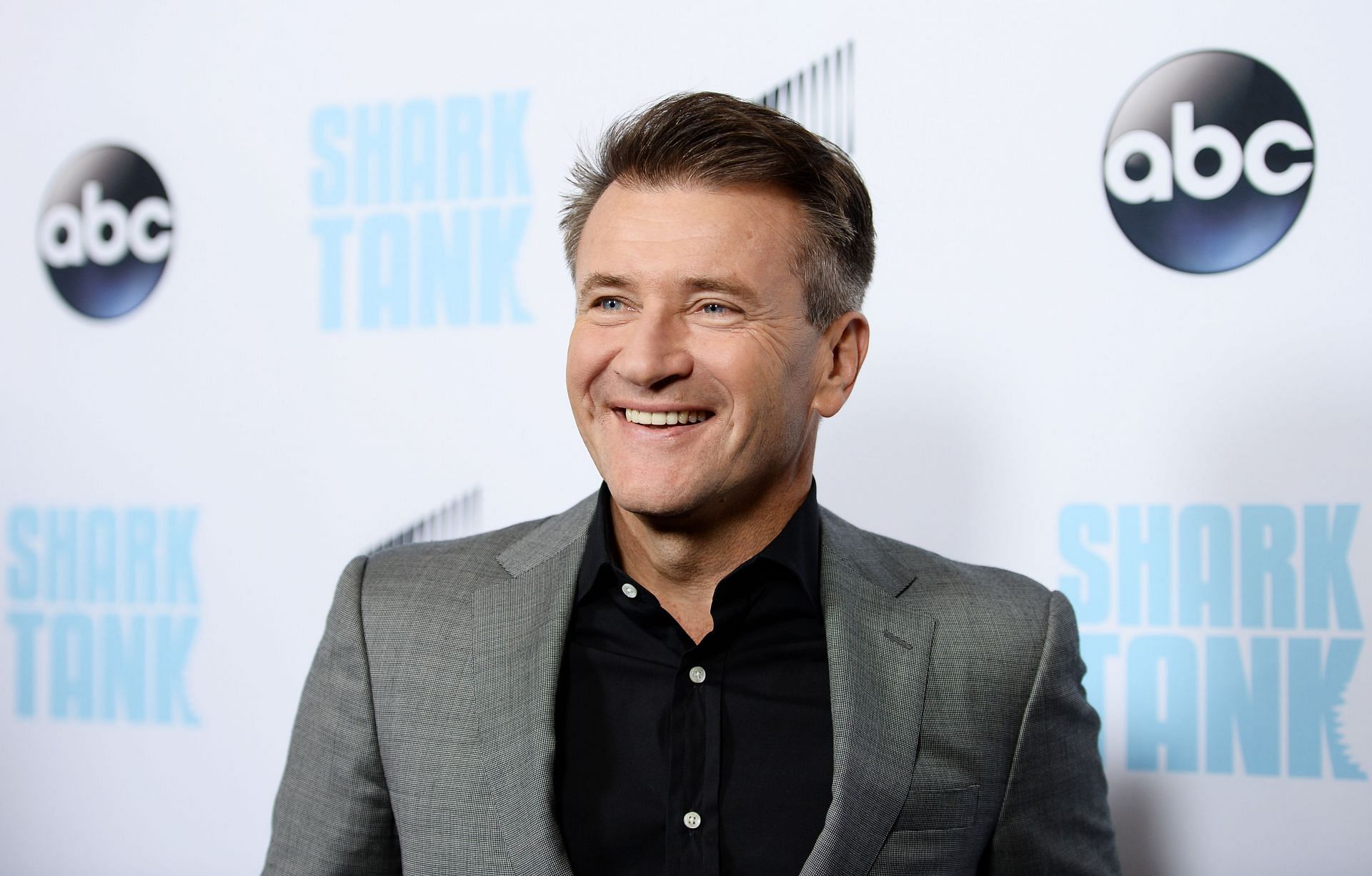 Robert Herjavec at &quot;Shark Tank&quot; Season 8 Premiere (Image via Getty)