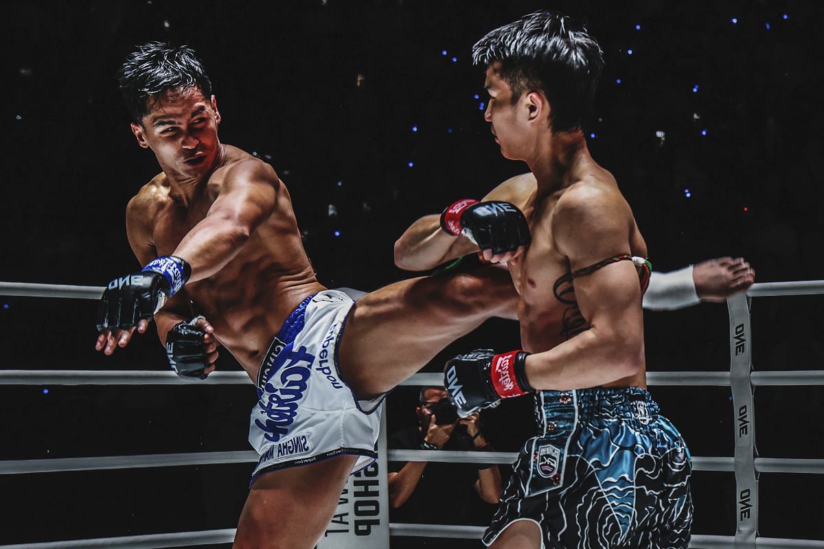 Superbon lands a body kick against Tawanchai during their first match. [Photo from ONE Championship]