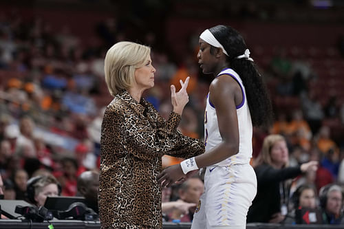 LSU Tigers coach Kim Mulkey talks with guard Flau'jae Johnson. Photo: Imagn