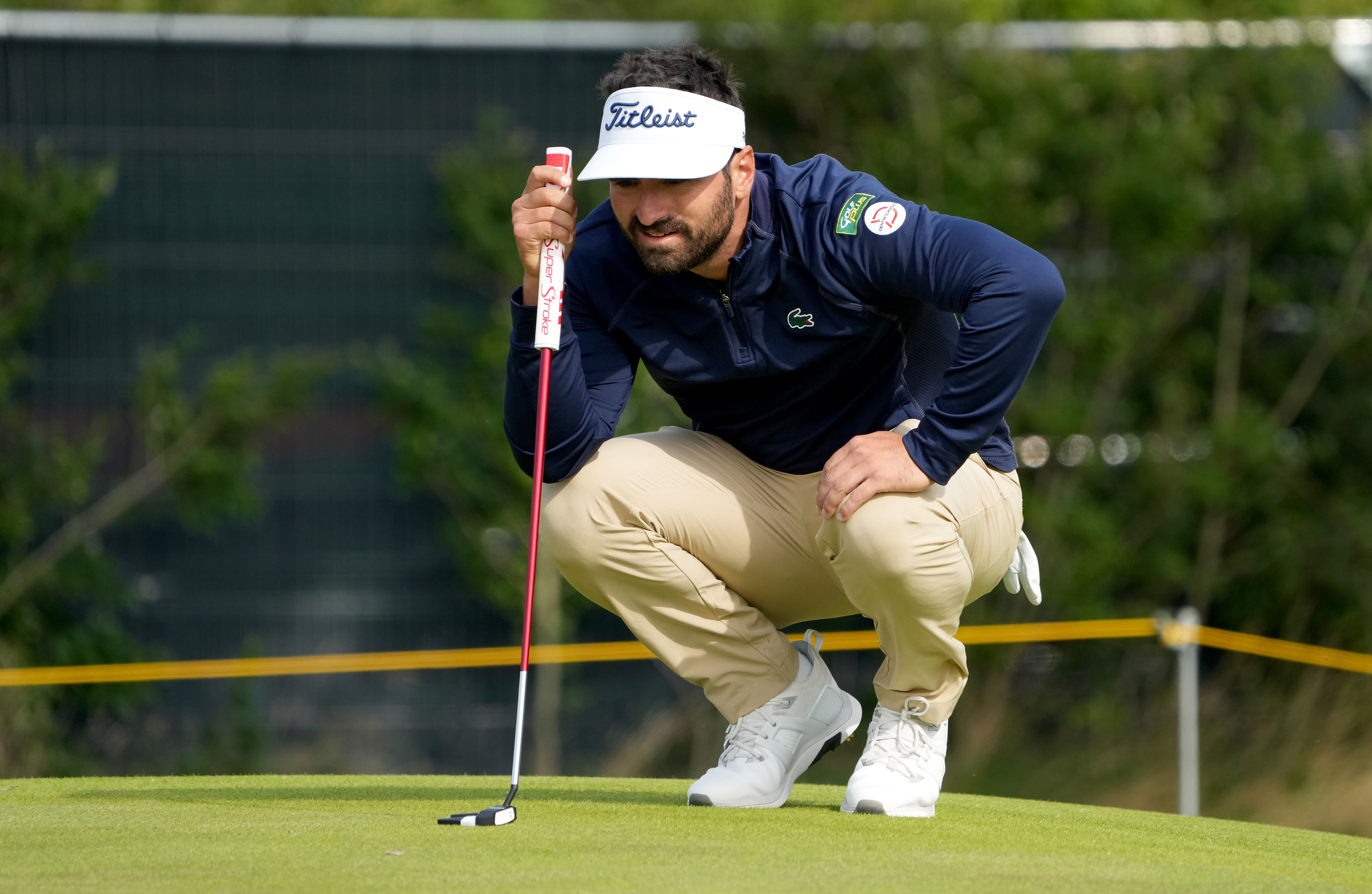 Who is leading the 2024 DP World Tour Championship after day 2