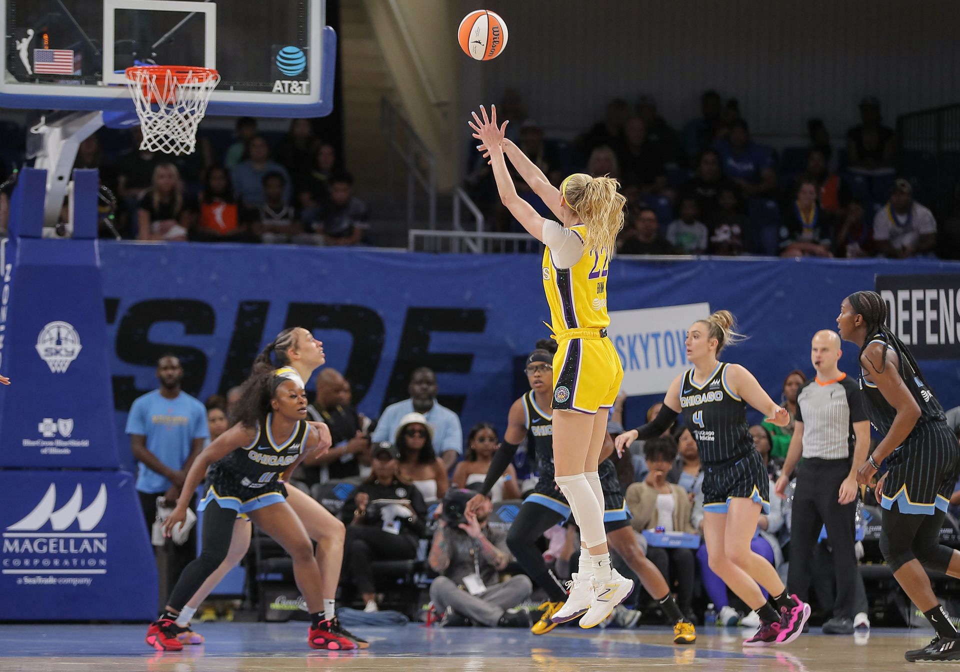 Cameron Brink in action for Los Angeles Sparks. (Credits: Getty)