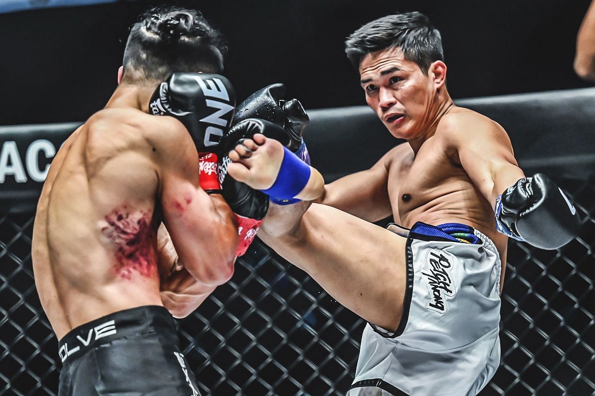 Petchtanong Petchfergus fighing Hiroki Akimoto | Image credit: ONE Championship