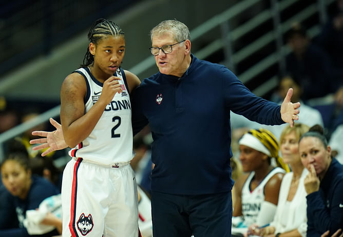 UConn HC Geno Auriemma provides update on KK Arnold’s ankle problems