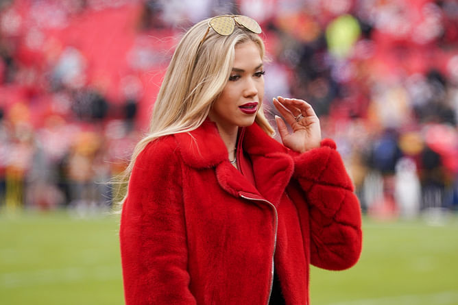 Chiefs CEO Clark Hunt’s daughter Gracie shows off $2400 Saint Laurent bag from sidelines at Panthers clash