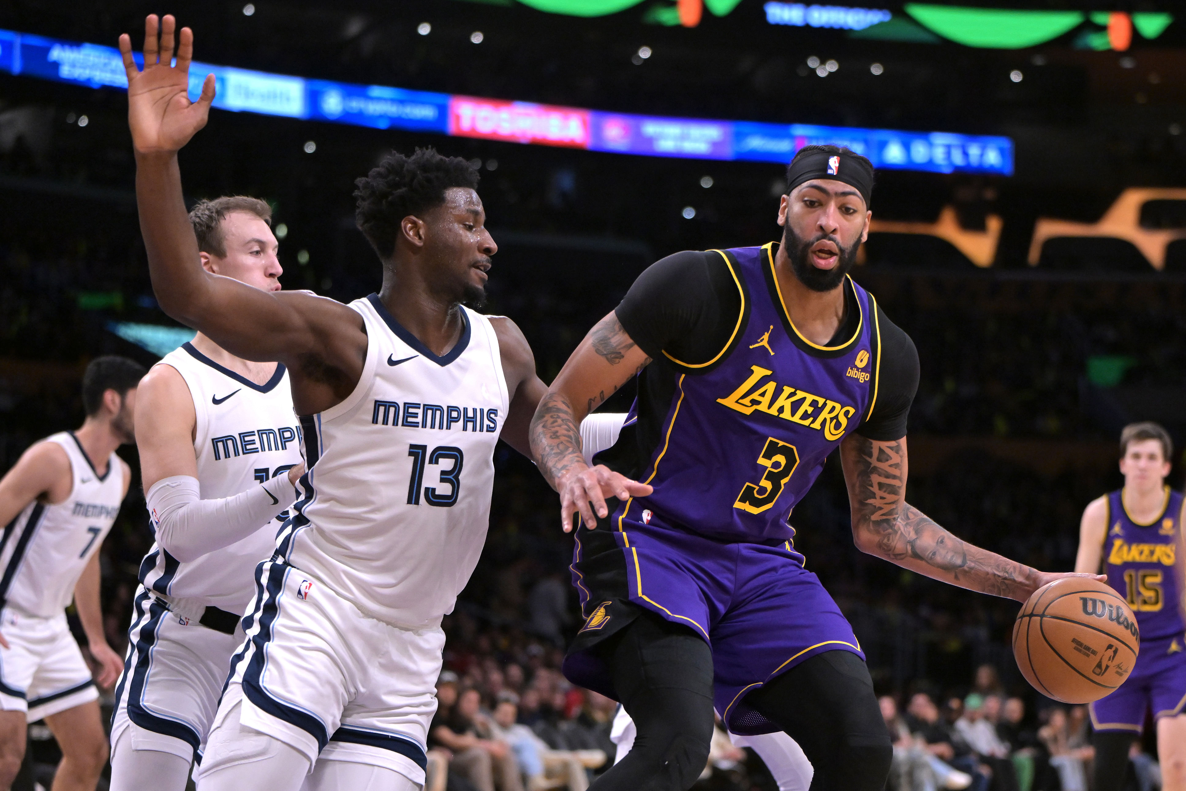 LA Lakers vs Memphis Grizzlies starting lineups and depth charts for