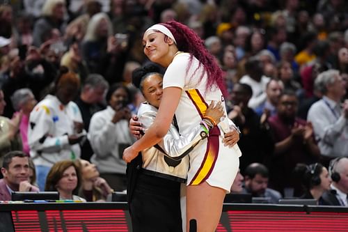 Dawn Staley hugging Kamilla Cardoso (NCAA Womens Basketball: Final Four National Championship-Iowa vs South Carolina - Source: Imagn)