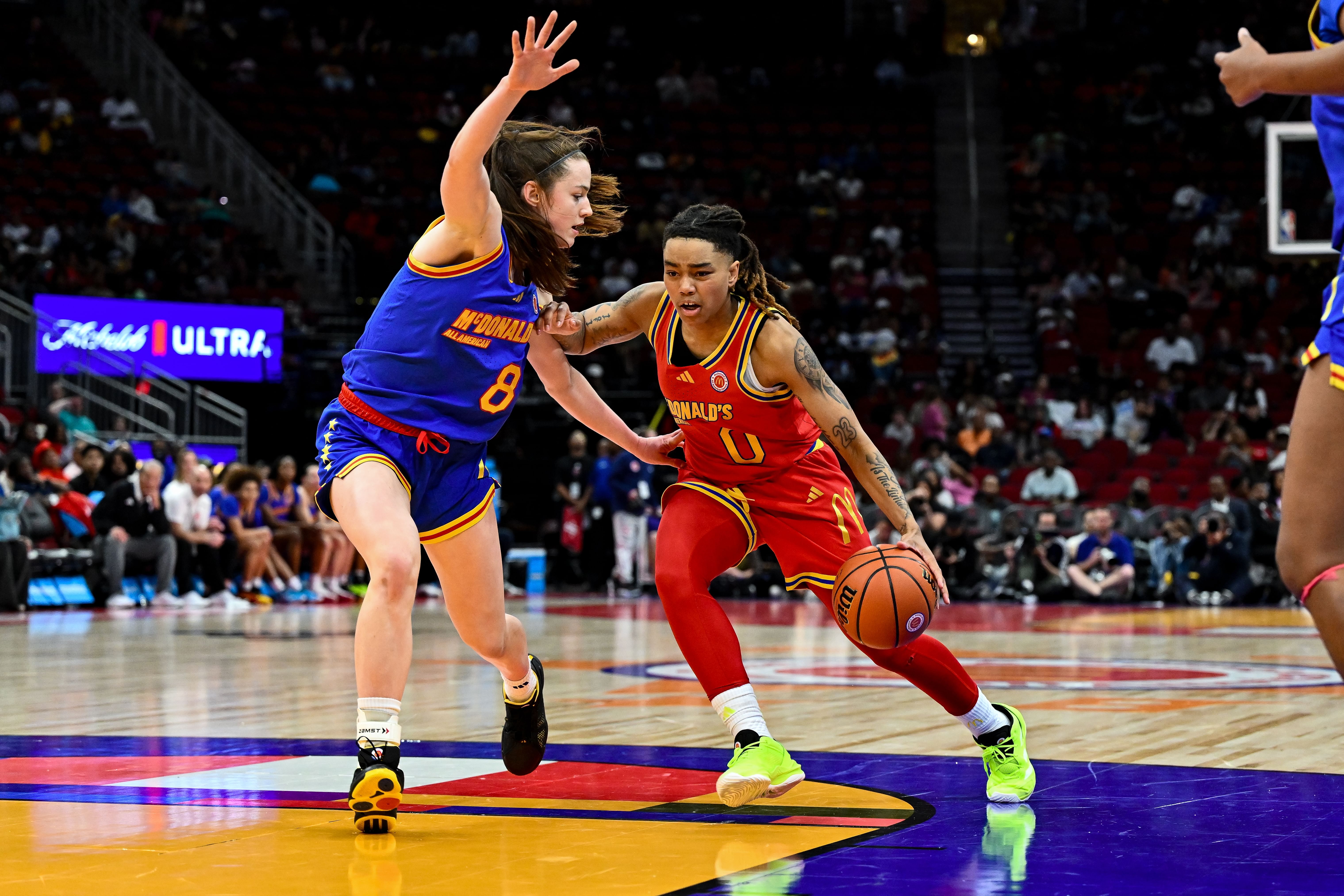 Syla Swords tries to block an opposition player during a game (Credits: IMAGN)