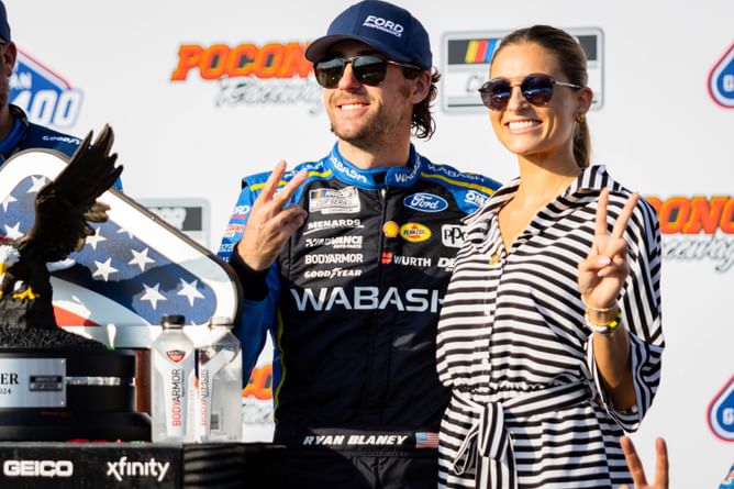 Ryan Blaney’s fiancé Gianna makes fashion statement as she heads to Phoenix for her man’s title fight
