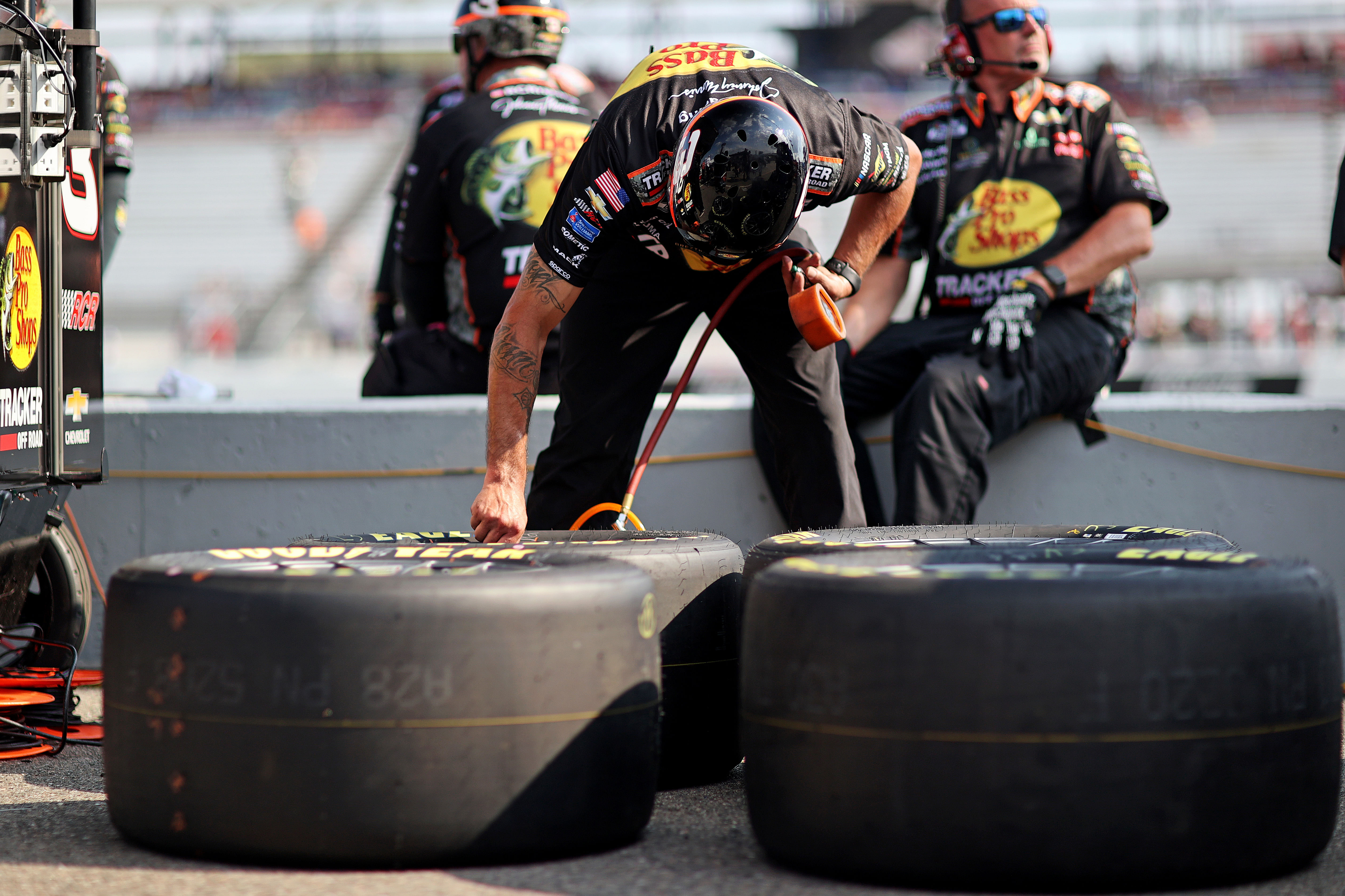 NASCAR crews must ensure optimal tire pressure for better handling on track - Source: Imagn