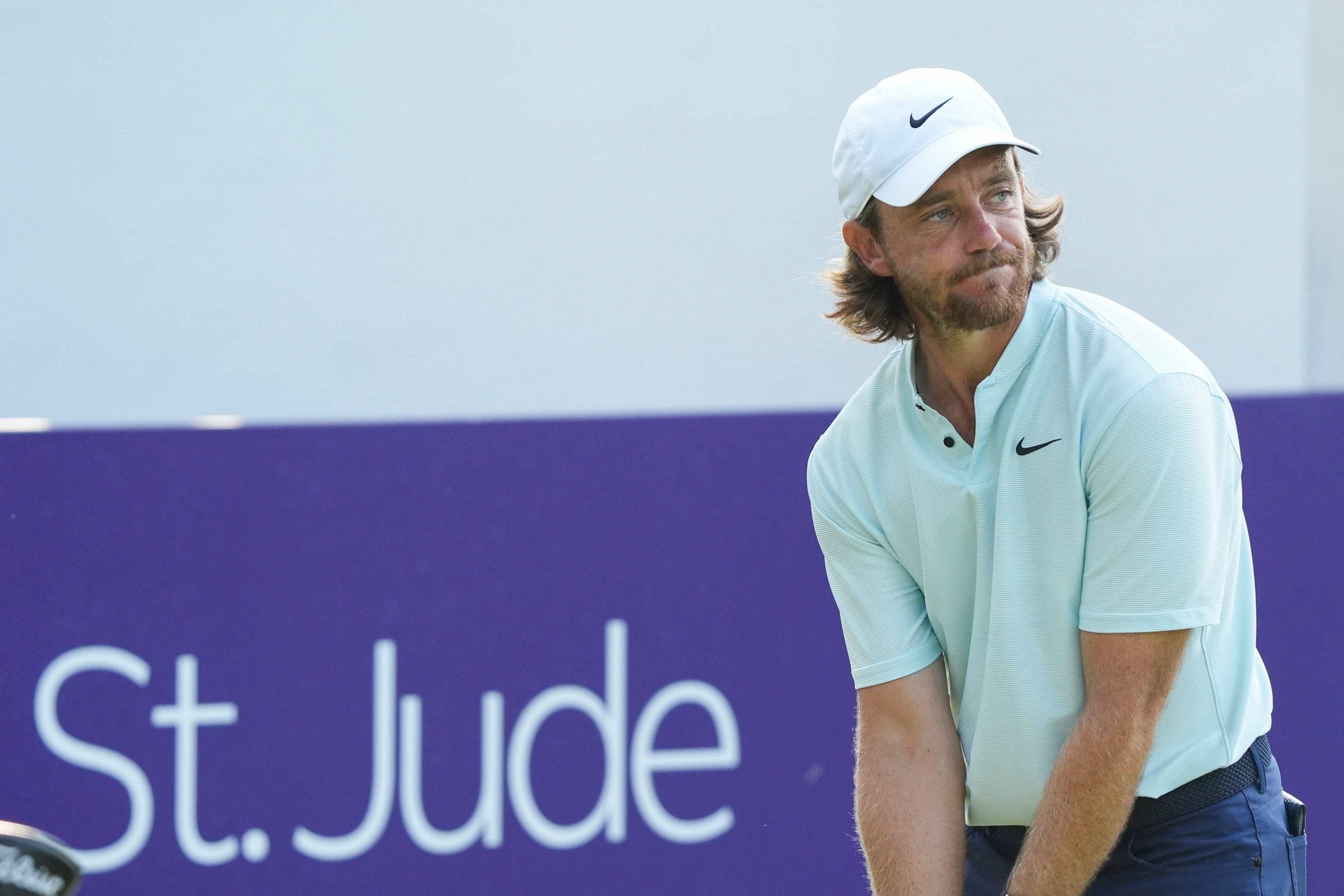 Who is leading the 2024 Abu Dhabi HSBC Championship after day 1