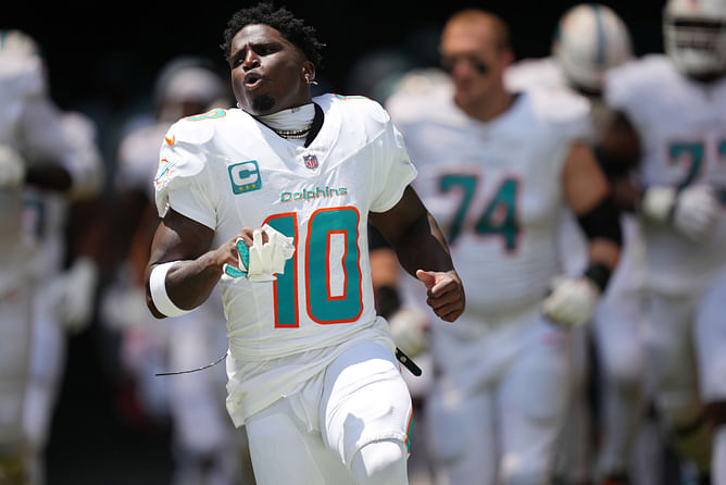 Tyreek Hill drops 5-word message after Dolphins take a loss on cold evening vs Packers