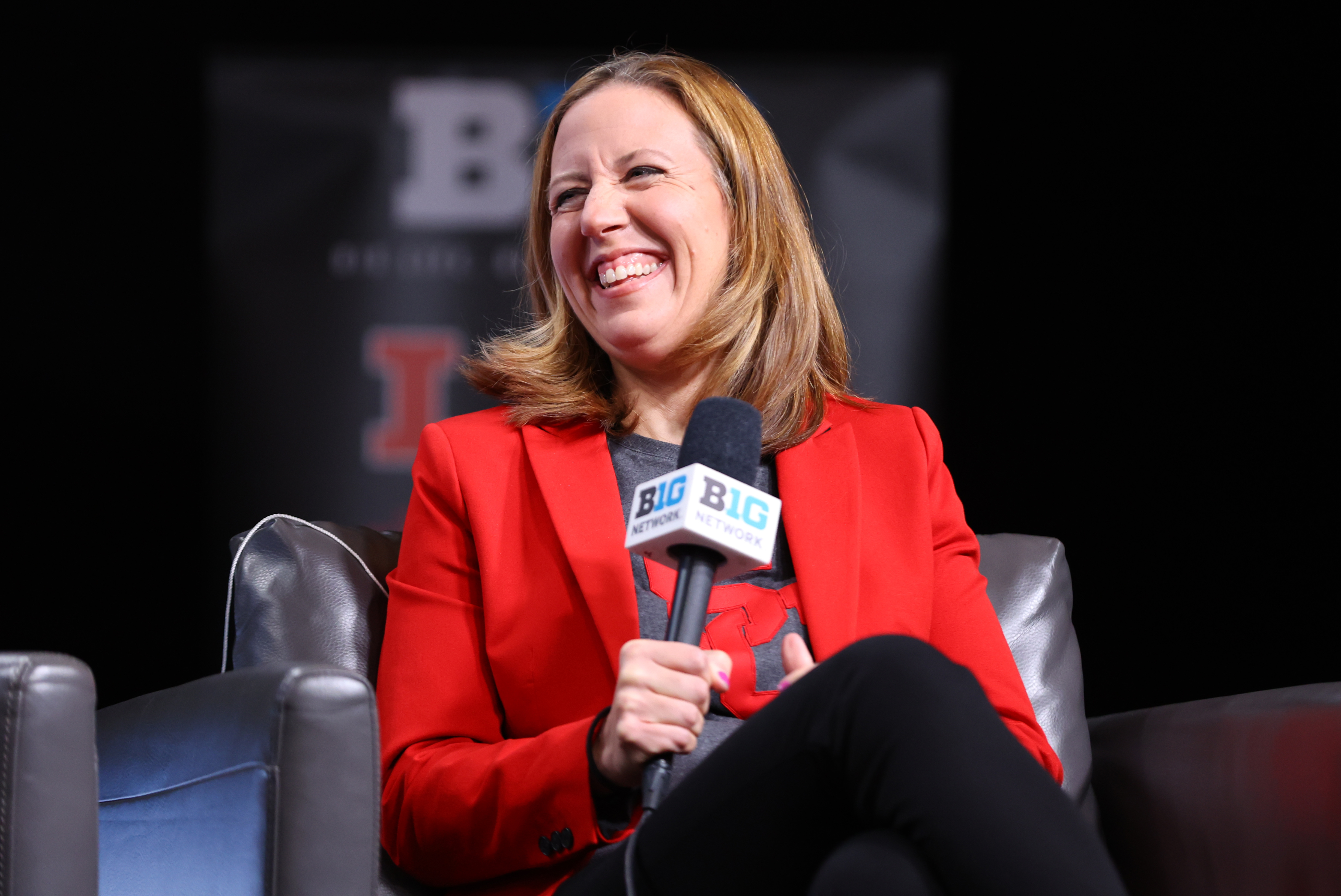 WATCH: USC's KiKi Iriafen and others shower confetti on Lindsay Gottlieb for her 300th career D-1 win